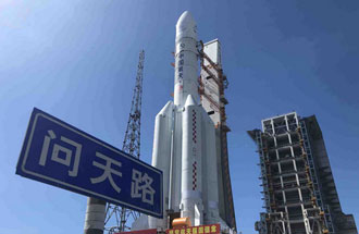 7月23日，中國火星車搭乘長征五號遙四運載火箭飛往火星，探尋火星的奧秘